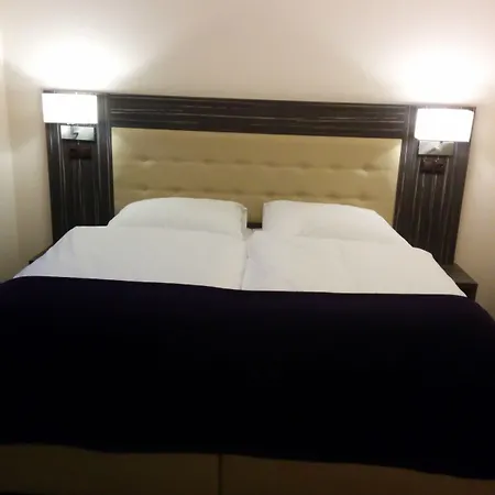 Famosa 3* Dusseldorf