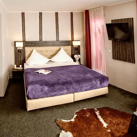 Hotel Famosa 3*