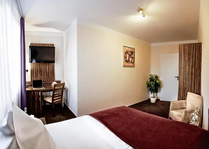 ホテル ファモサ 3*