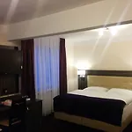 Szálloda Famosa Düsseldorf