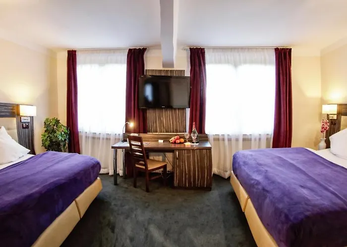 Famosa Дюссельдорф