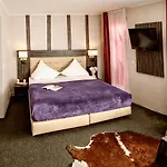 Hotel Famosa 3*