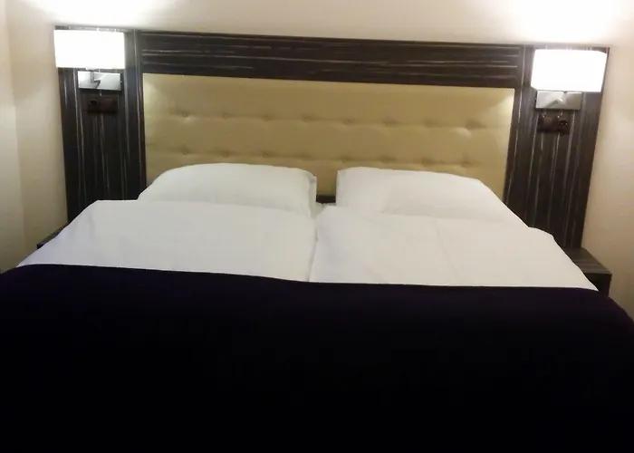 Famosa 3* Ντίσελντορφ