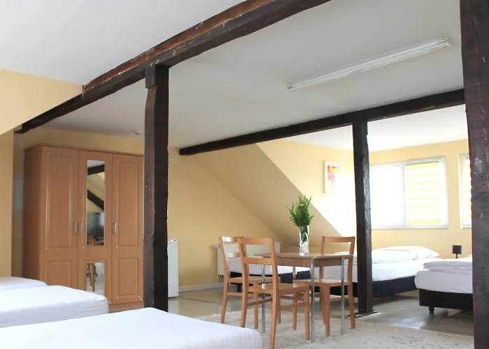 فندق فاموسا دوسلدورف