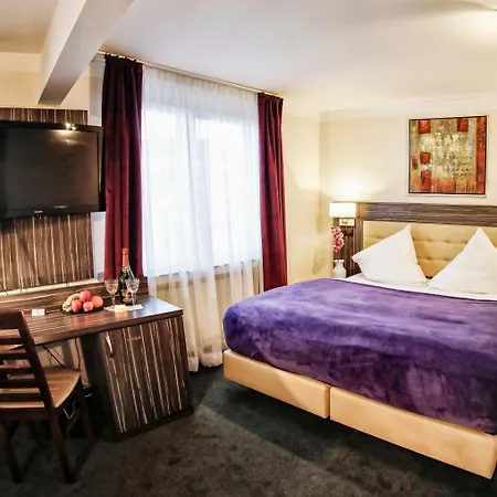 Famosa Hotel Düsseldorf